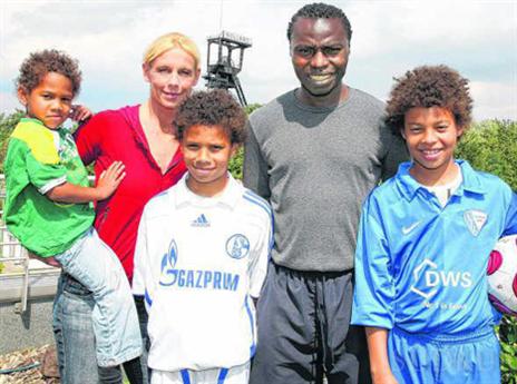 משפחת סאנה (לירוי מימין). ינק ספורט