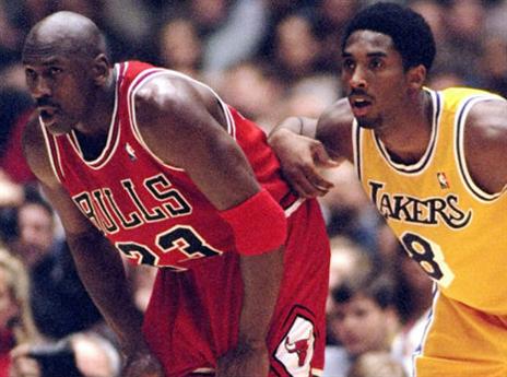 ג'ורדן וקובי. המלך מחמיא (getty)