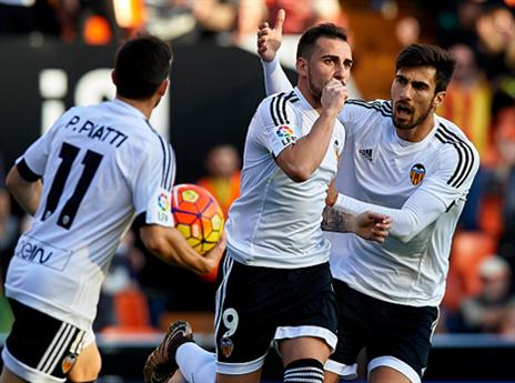 ולנסיה חוגגת, אך עדיין ללא ניצחון ליגה תחת נוויל (getty)