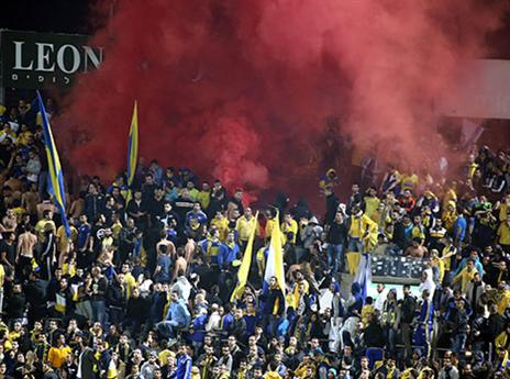 הקהל הצהוב היה מוכן לפתיחת המשחק (אלן שיבר)