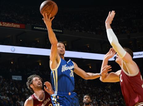 לאב משקיף על קרי (Getty)