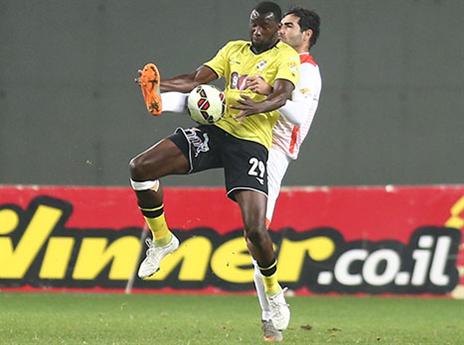 טוען שנהמו לעברו (צילום: אלן שיבר)