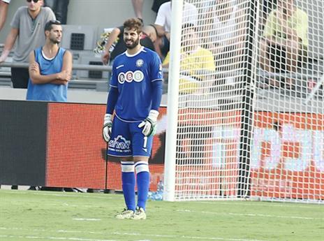 "אנחנו לא מרימים ידיים". ברק לוי (אלן שיבר)