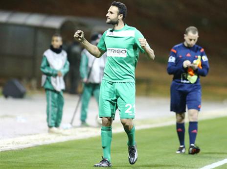 רן יצחק חוגג אחרי השער (אלן שיבר)