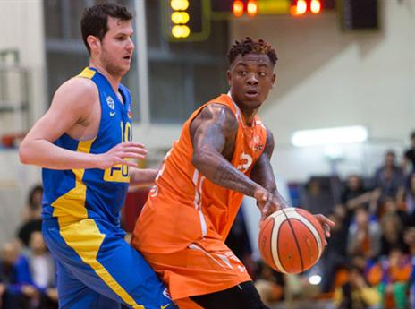 מכבי תל אביב הורידה הילוך במחצית השניה (עודד קרני)