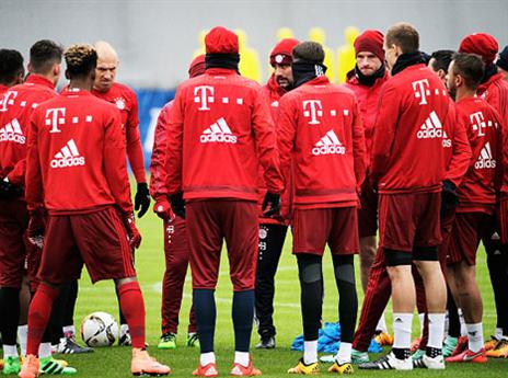 פפ ושחקני באיירן מחכים ללברקוזן (gettyimages)