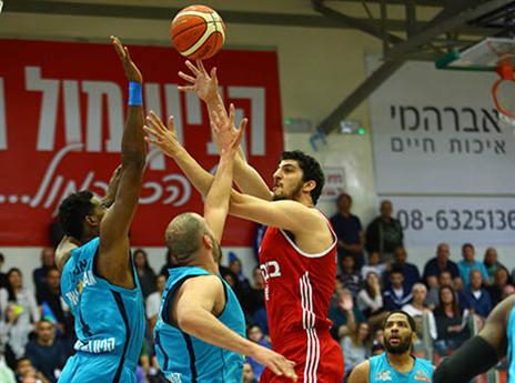 לוקח אחריות. אליהו (מנהלת הליגה)