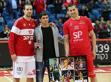 דרור חג'ג' זכה לכבוד בפתיחת המשחק (אלן שיבר)