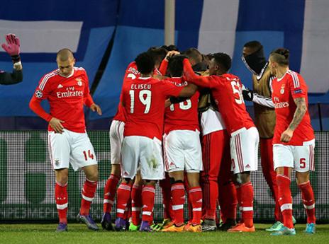 שחקני בנפיקה חוגגים את ההעפלה (getty)