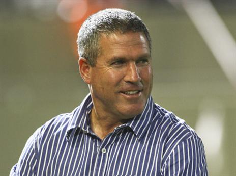 אמור להיפגש עם היירו. לוין (אלן שיבר)