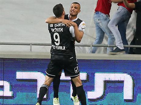 אזולאי חוגג על חשבון מכבי חיפה (יוסי שקל)