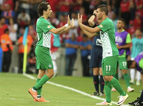 בניון הוחלף וזכה לכבוד מהקהל (אלן שיבר)