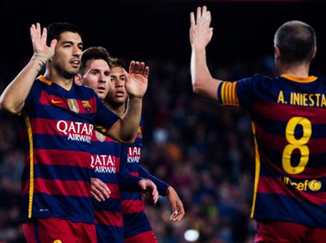 אינייסטה חוגג עם סוארס (Getty)