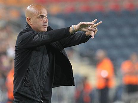 יוסי אבוקסיס חגג ניצחון על הקהל שקילל אותו (דני מרון)