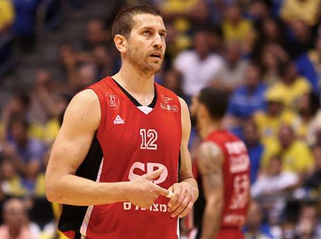 נאור. יש לו הרבה על מה לחשוב (אלן שיבר)