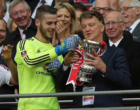 ואן חאל ממשיך בשלו (gettyimages)