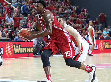 לא רוצים להסתבך בסדרה. סמית' (אלן שיבר)