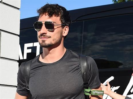 הומלס צופה בחבריו מהצד במחנה האימון (gettyimages)