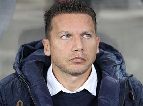 מחפש חיזוק להגנה. בכר