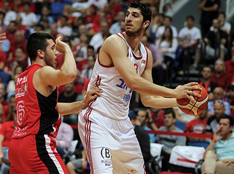 נמצא בתקופה רעה. אליהו (אלן שיבר)