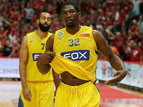 אמבאקווה מיואש. עונה שחורה למכבי ת"א (צילום: אלן שיבר)