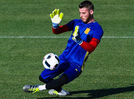 דה חאה מתייעץ עם עורכי דינו (GETTYIMAGES)