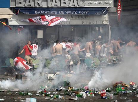 העימותים בין האוהדים האנגלים לרוסים (Getty)