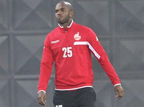 עושה בעיות לאלופה. סוארס (דני מרון)