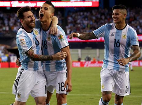 חגיגה בתכלת ולבן (getty)