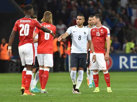 צרפת ושווייץ השיגו את המטרה שלהן (AFP)