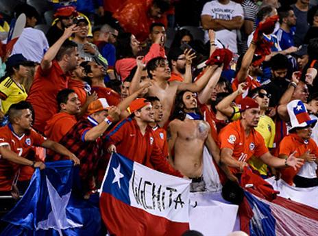 חולמים על זכייה שניה ברציפות. אוהדי צ'ילה (getty)