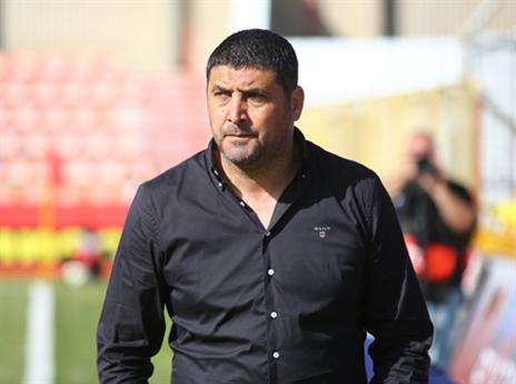 יובל נעים. מחפש חיזוק  (לירון מולדובן)