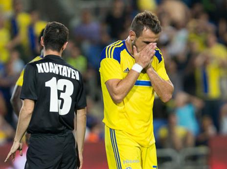 אורלנדו סה. רגל וחצי בחוץ (עודד קרני)