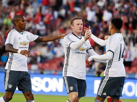 רוני חוגג עם חבריו ניצחון מרשים (Getty)