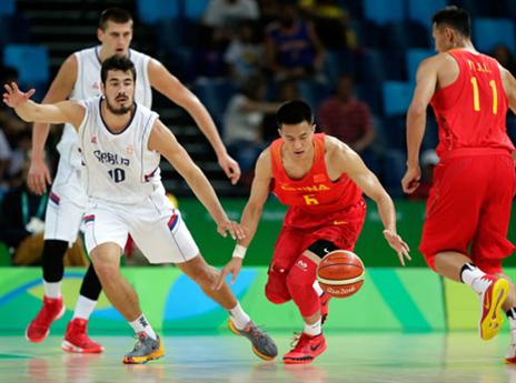 סרביה עולה שלב (getty)