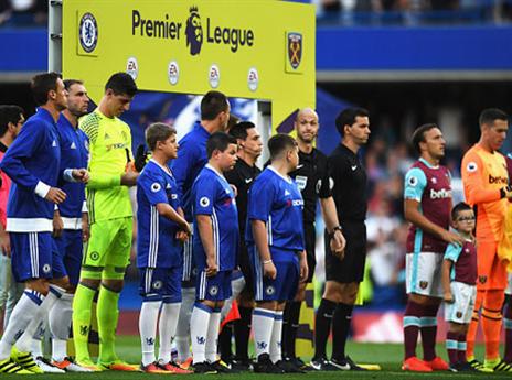 ווסטהאם וצ'לסי בפתיחת המשחק (Getty)