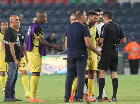 בן שמעון בא בטענות לריינשרייבר (צילום: דני מרון)