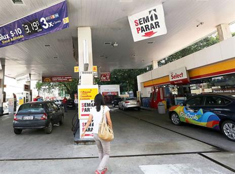 תחנת הדלק בא "נשדדו" השחיינים (getty)