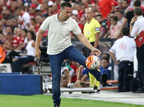 מתלבט לגבי המגן השמאלי, בכר (דני מרון)