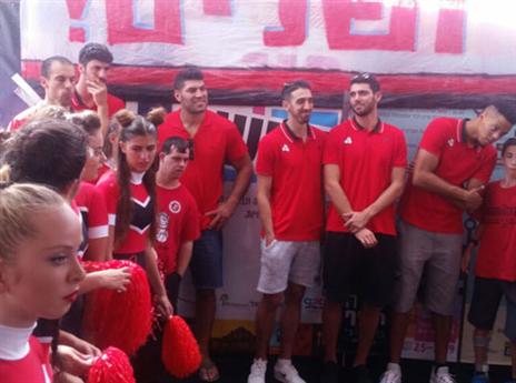 קיבל מנויים במתנה. ששון