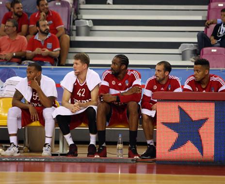 אין הרבה חיוכים על הספסל של ירושלים (אודי ציטיאט)