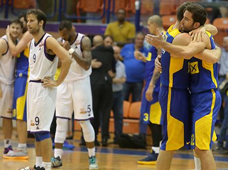 סיום משוגע. ברקוביץ' ונהריה לא מאמינים (צילום: יוסי שקל)