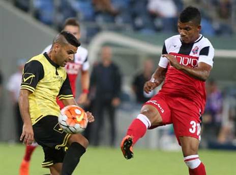 שביעות רצון מהזרים. אדילסון מככב (צילום: יוסי שקל)