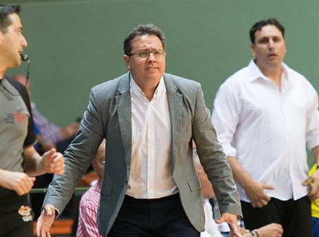 ענבר. פתח ברגל ימין (מנהלת הליגה)