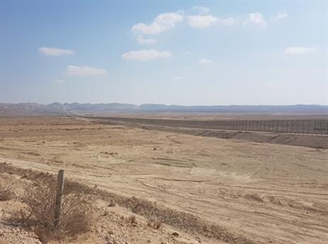 גדר ההפרדה בכביש 10