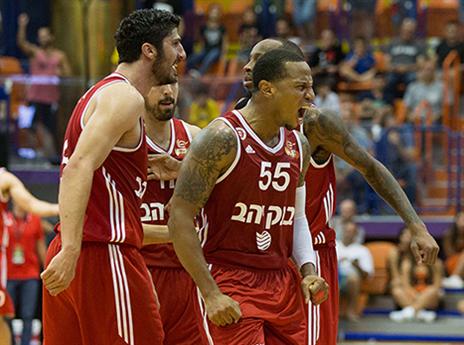 סקורר גדול, אבל מתקשה במסירה. ג'רלס (עודד קרני)