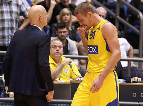 אייברסון יהיה כשיר, למרות התפרים מעל שיניו (צילום: אלן שיבר)