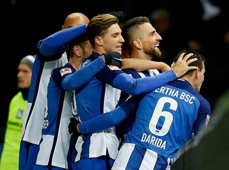 הרטה חוגגת עלייה למקום השלישי (Getty)