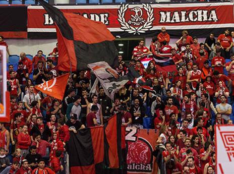 האוהדים צבעו את הארנה באדום, וזכו לקצת נחת (מנהלת הליגה)