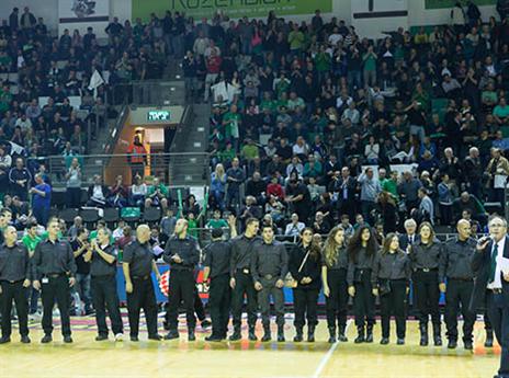 הקהל ברוממה נתן כבוד ללוחמי האש (עודד קרני)